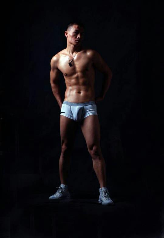 hot male 340 (18+)