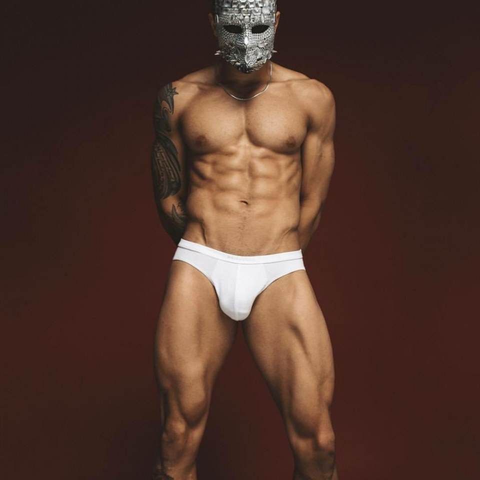 hot male 341 (18+)