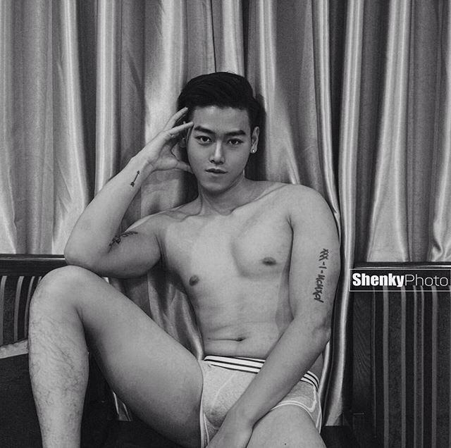 hot male 341 (18+)