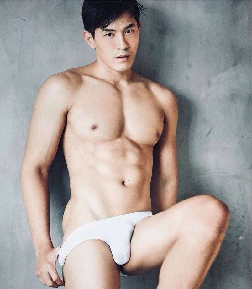 hot male 341 (18+)