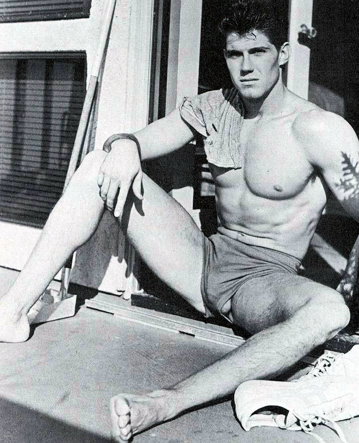 hot male 342 (18+)