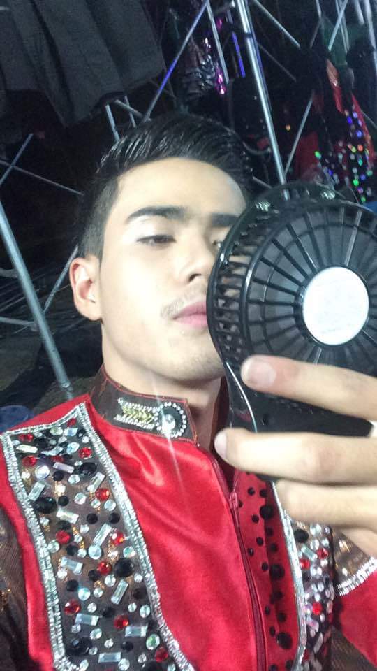 หนุ่มอีสานสุดหล่อ