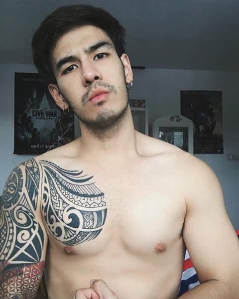 ชายแท้สุดหล่อหุ่นล่ำ