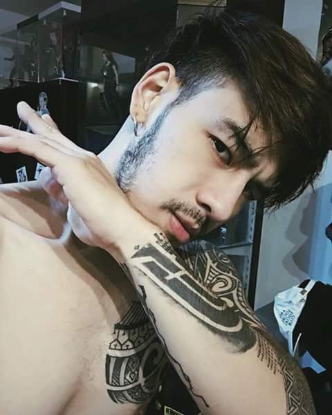 ชายแท้สุดหล่อหุ่นล่ำ