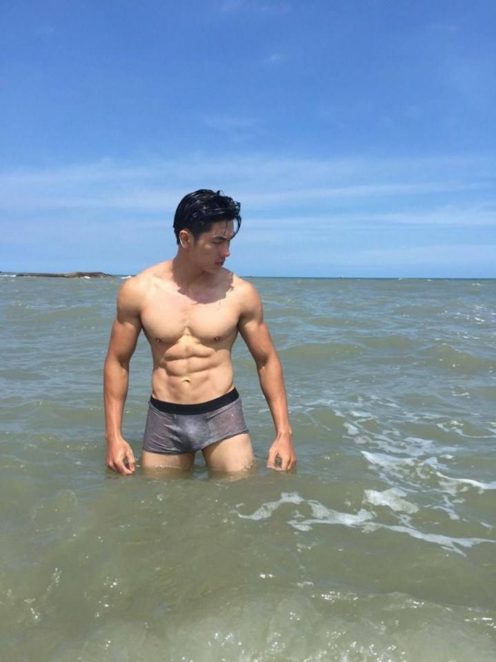 hot male 343 (18+)