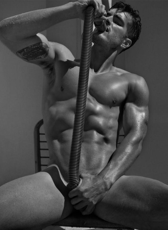 hot male 343 (18+)