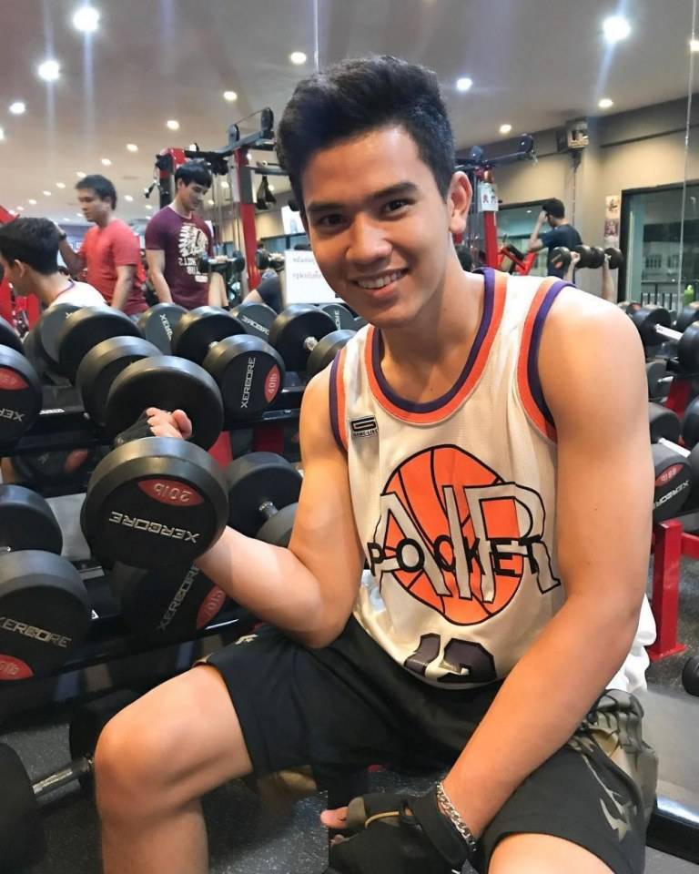 หล่อเข้มๆ