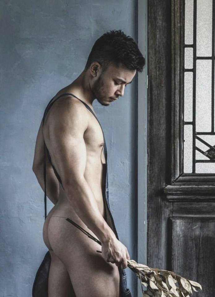 hot male 344 (18+)