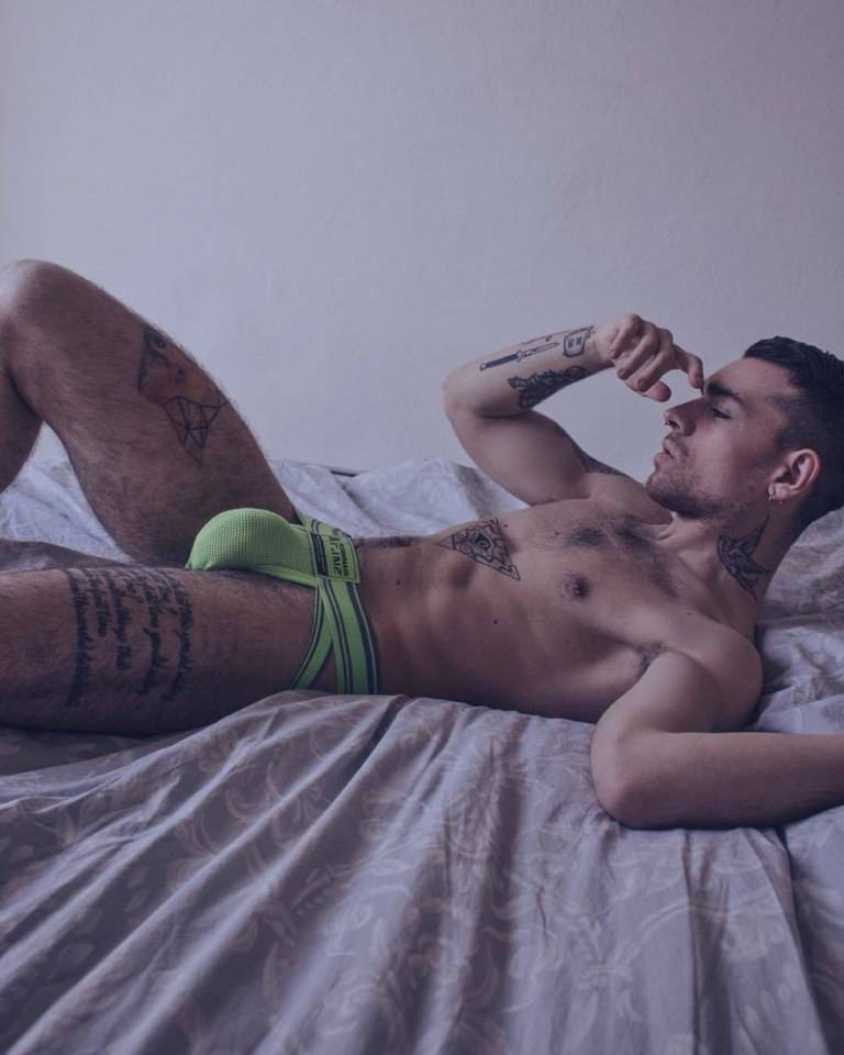 hot male 344 (18+)