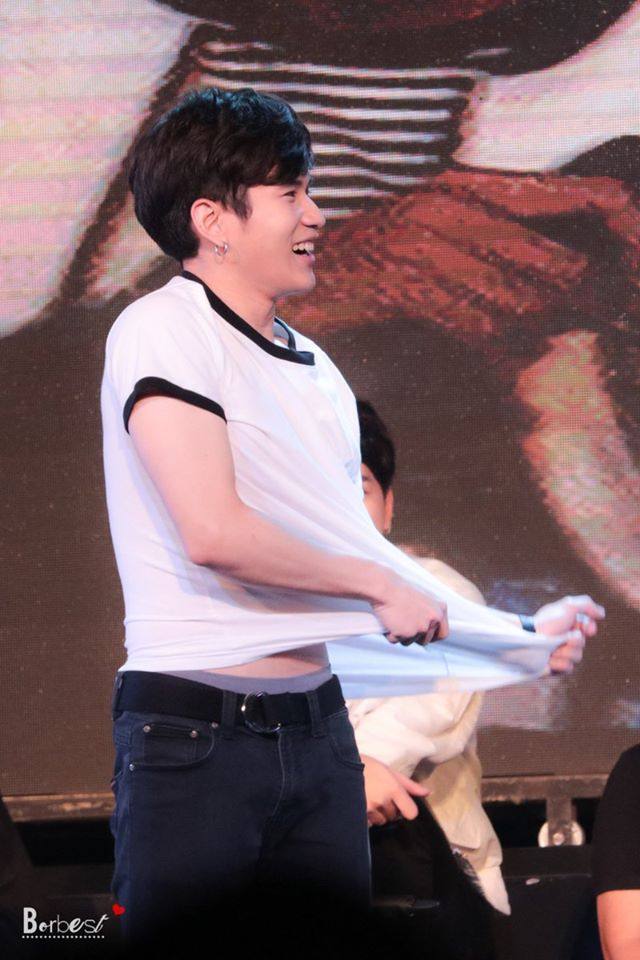 ผู้บ่าวหล่อหุ่นดีมีเสน่ห์ ขอๆเลียแน่...2