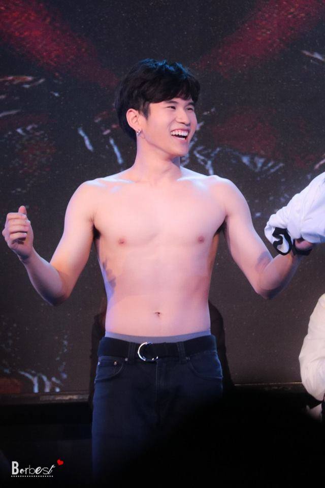 ผู้บ่าวหล่อหุ่นดีมีเสน่ห์ ขอๆเลียแน่...2