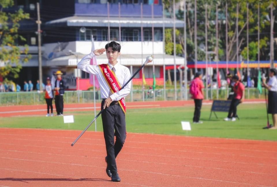 หนุ่มอุบลฯ ยอดวิว 2 ล้าน!! ดังถึงนอก