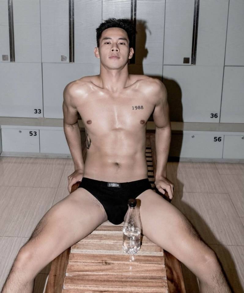 hot male 348 (18+)