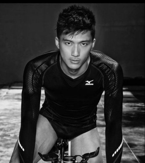 หนุ่มหล่อขึ้นปก 15