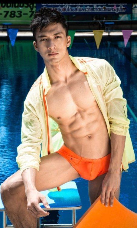 หนุ่มหล่อขึ้นปก 15