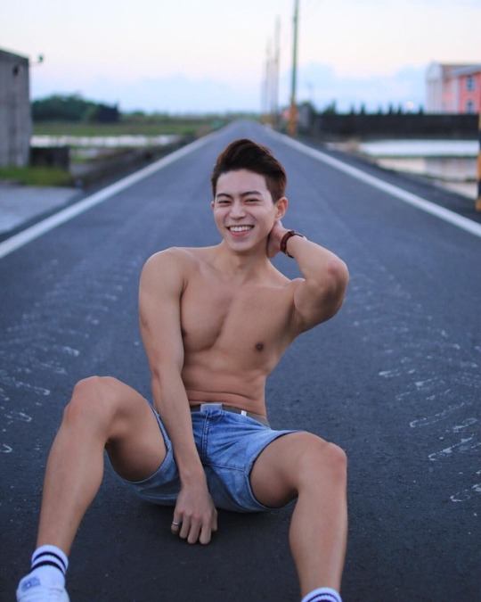 ตี๋แซ่บหุ่นดี 09