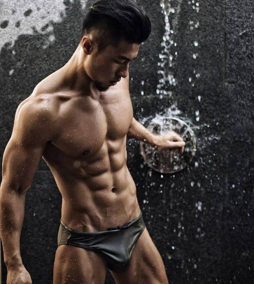 hot male 350 (18+)