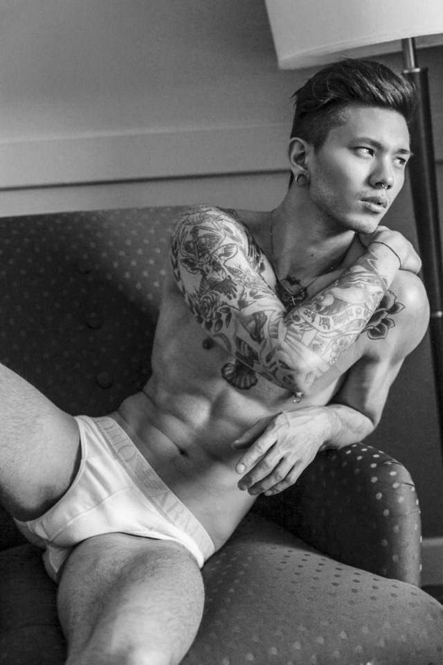hot male 350 (18+)