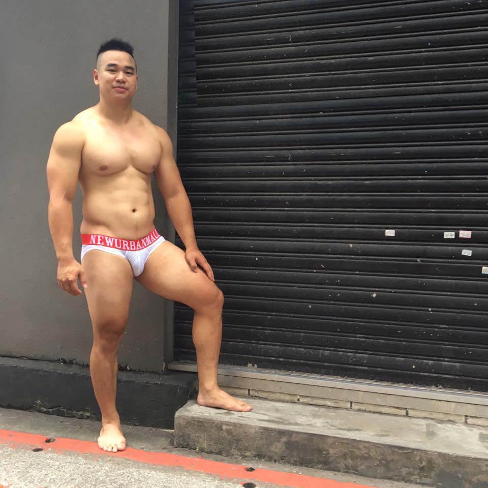 hot male 350 (18+)