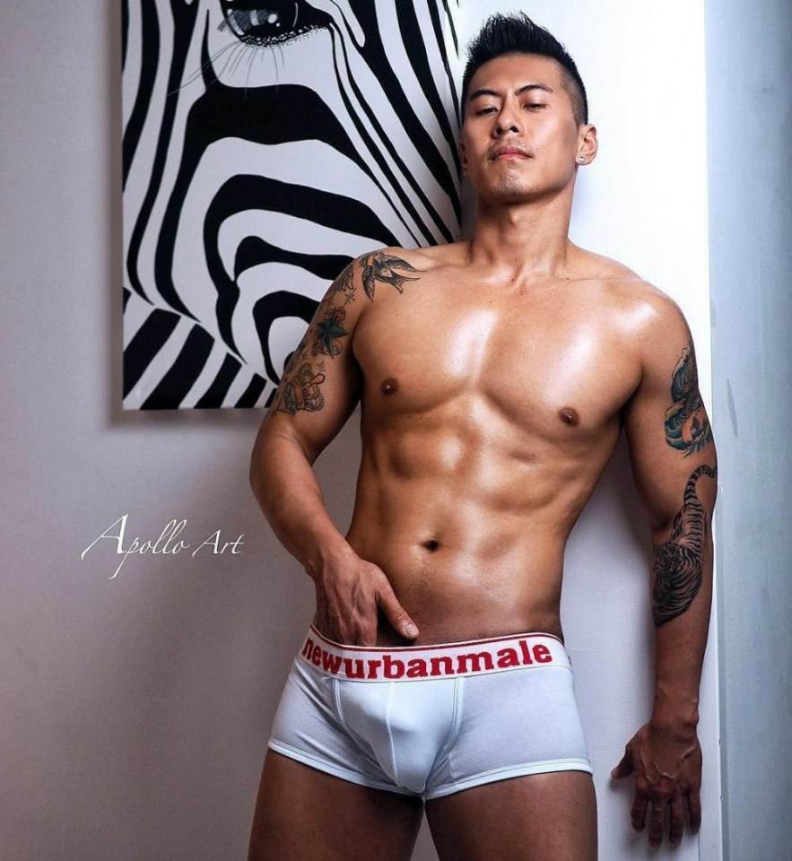 hot male 351 (18+)