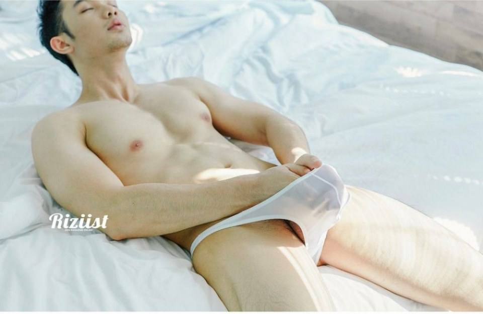 hot male 351 (18+)