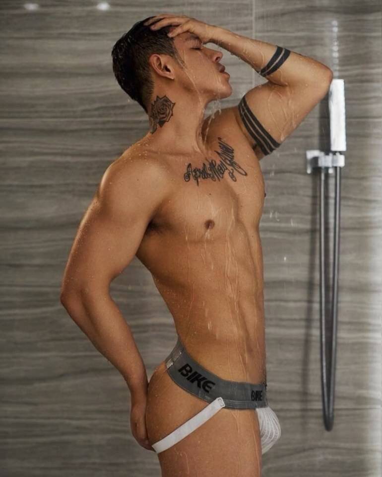 hot male 353 (18+)