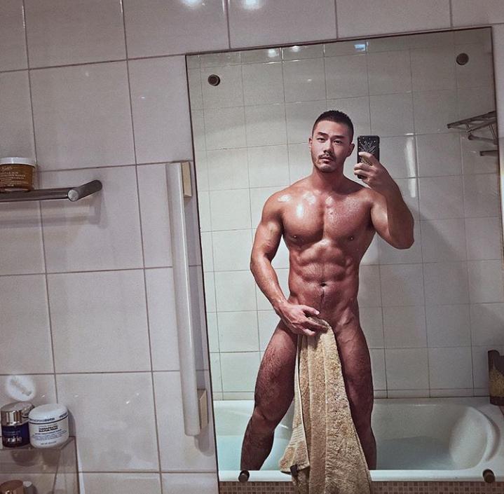 hot male 355 (18+)