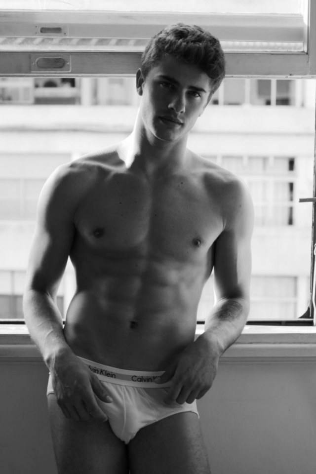 hot male 356 (18+)