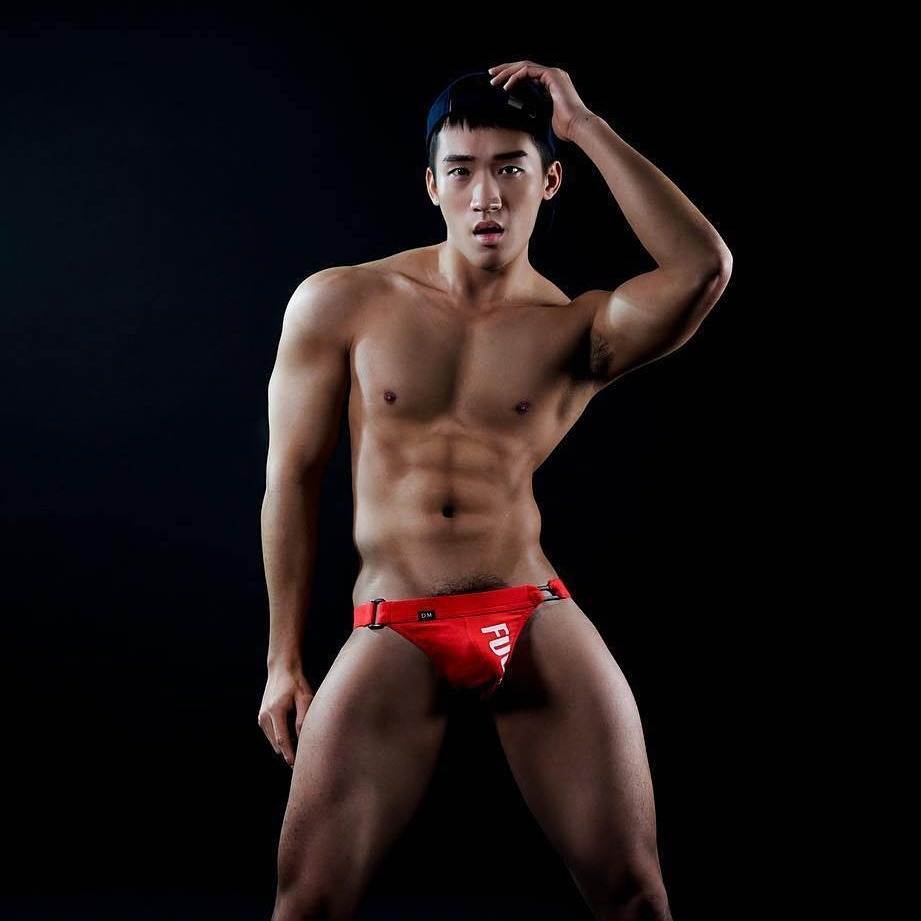 hot male 356 (18+)