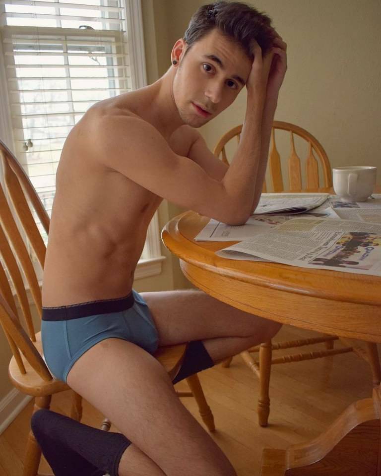 hot male 358 (18+)