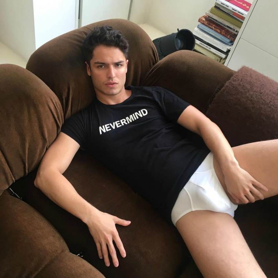 hot male 358 (18+)