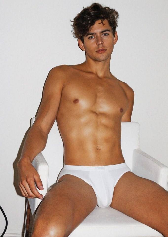 hot male 358 (18+)
