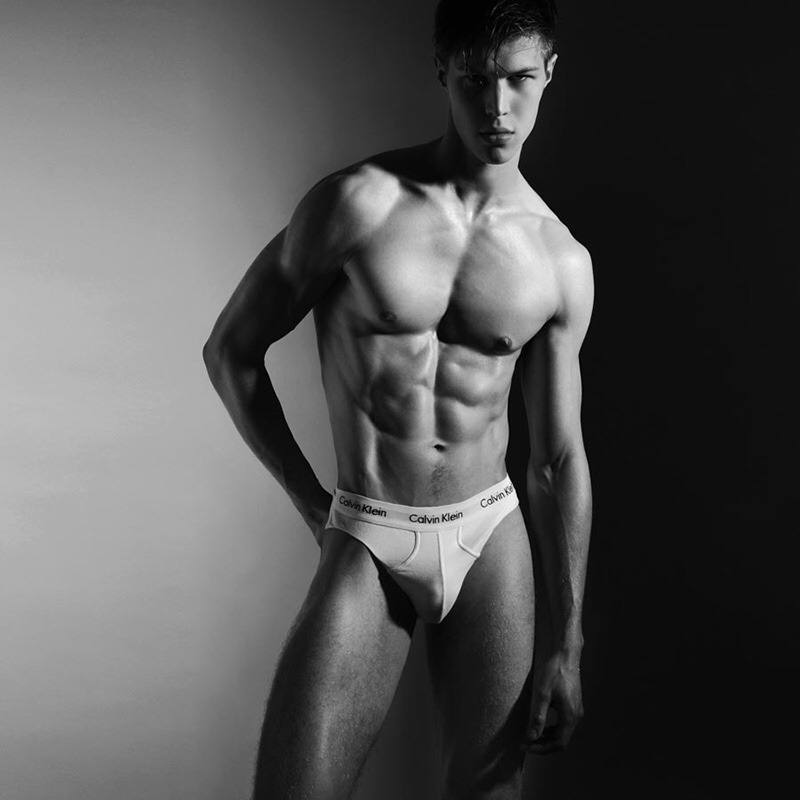 hot male 359 (18+)