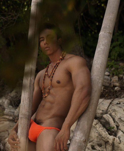 hot male 359 (18+)