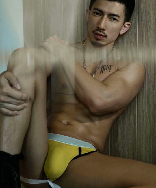 hot male 359 (18+)