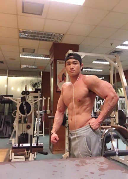 ถอดโชว์เรือนร่าง 2037