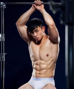 ถอดโชว์เรือนร่าง 2044