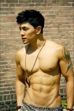 ถอดโชว์เรือนร่าง 2044
