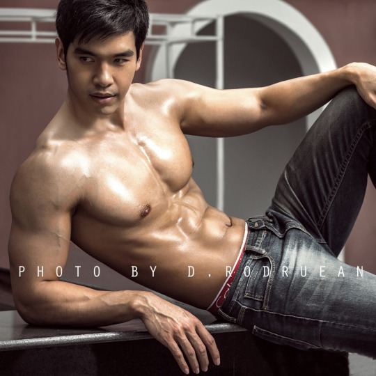 ถอดโชว์เรือนร่าง 2061