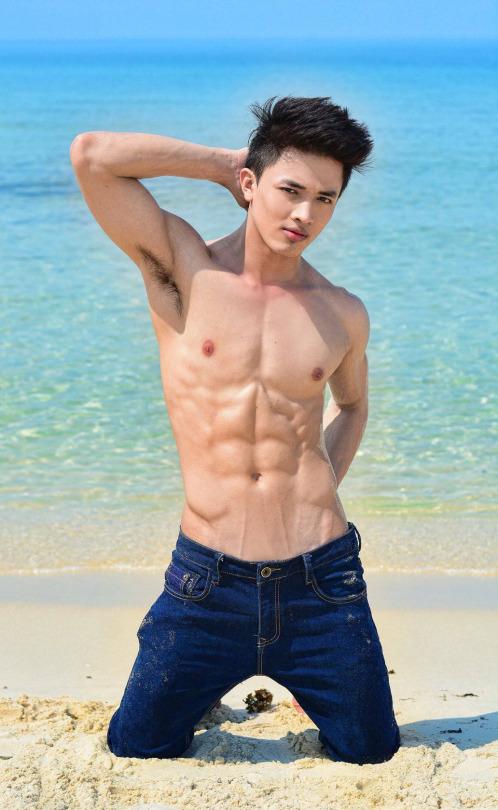 ถอดโชว์เรือนร่าง 2061