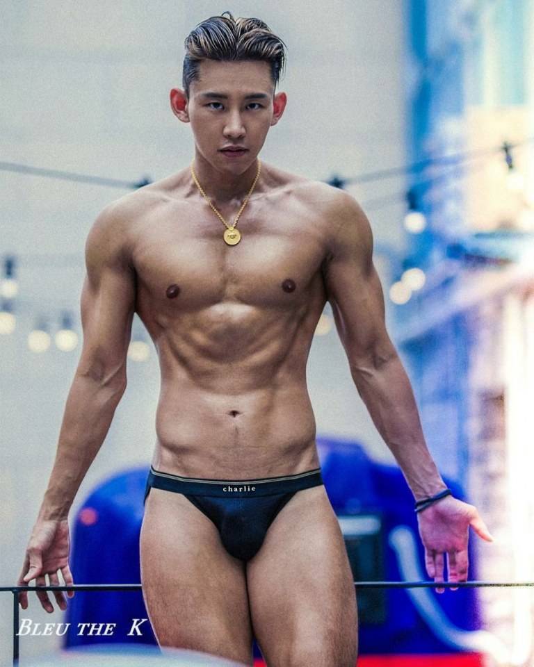 hot male 360 (18+)