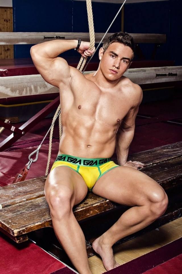 Brief Encounters: Kirill Dowidoff&rsquo;s &ldquo;Gourmet&rdquo; Shoot for ES Collection
