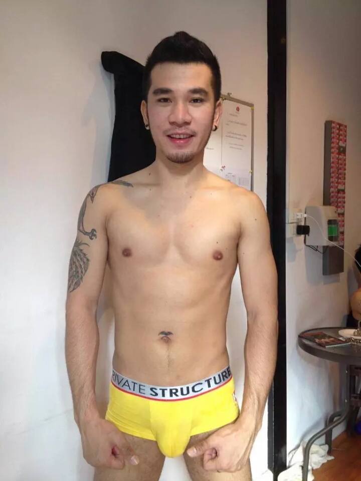 ชายแท้หุ่นล่ำ