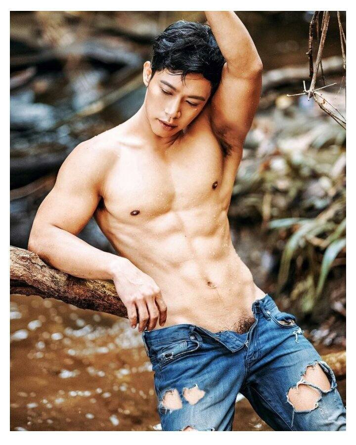 hot male 364 (18+)