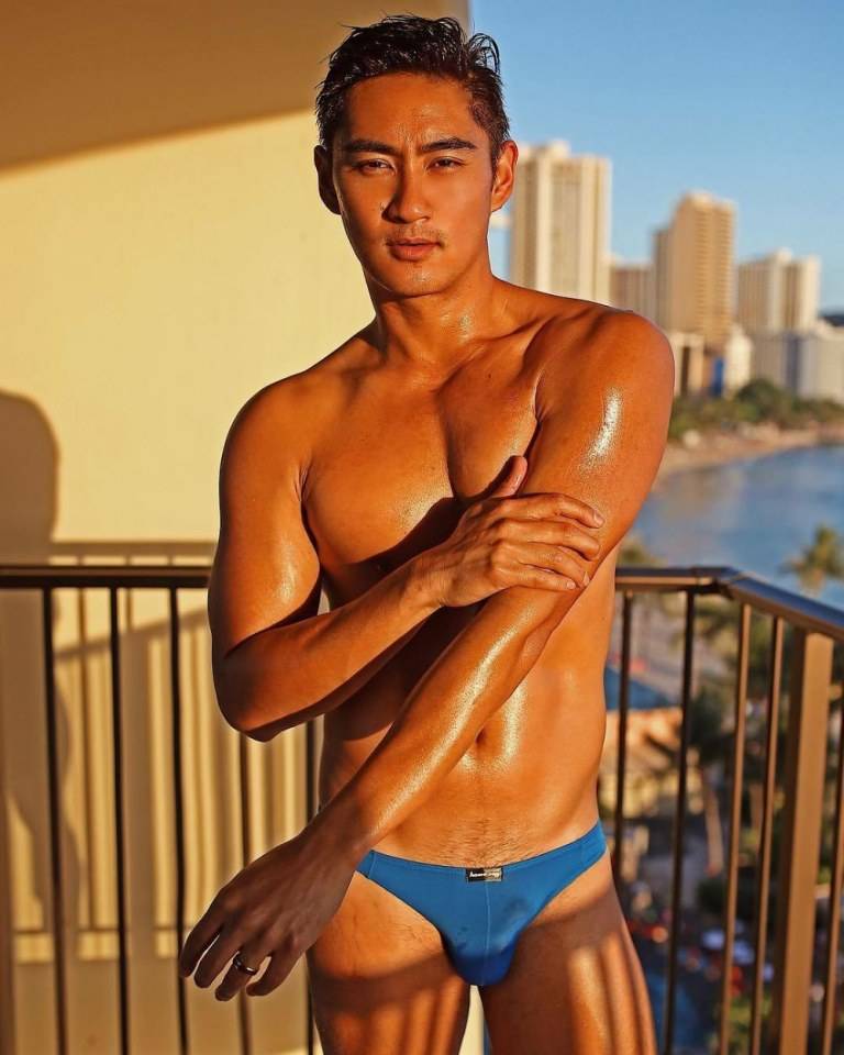 hot male 364 (18+)