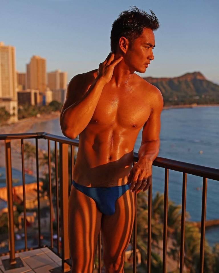 hot male 364 (18+)
