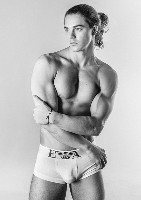 hot male 364 (18+)