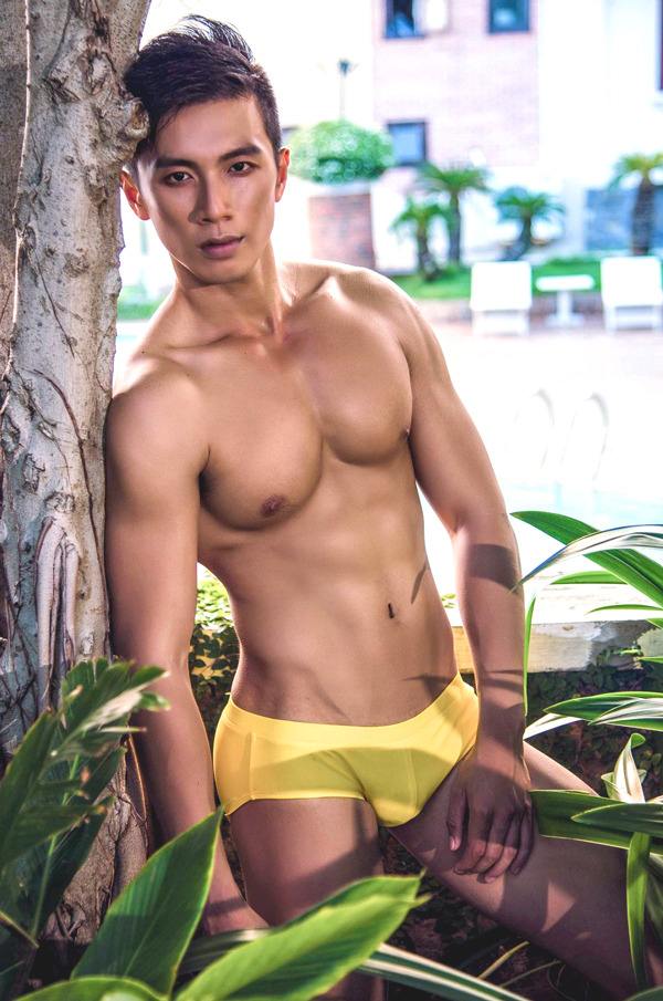 hot male 365 (18+)