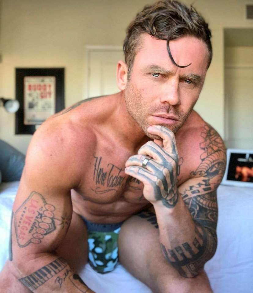 hot male 365 (18+)