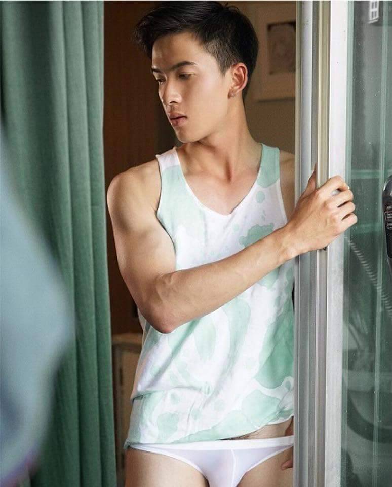 hot male 366 (18+)